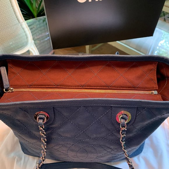 Chanel Quilted Zip CC Tote - Blue Caviar - Picture 5 of 9